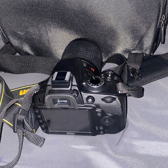 Nikon D3200 Great quality close to new used 1 or 2 times